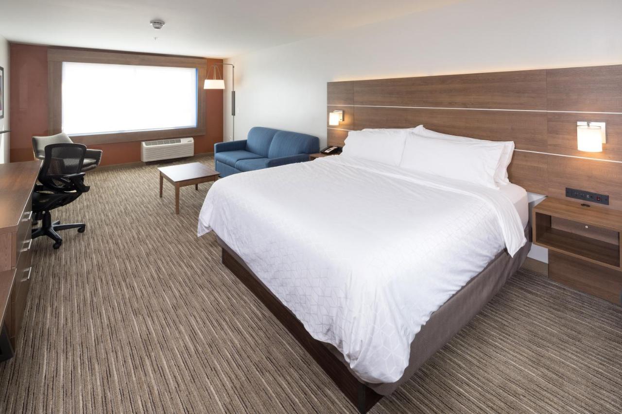 Holiday Inn Express & Suites Alpena - Downtown By Ihg Room photo