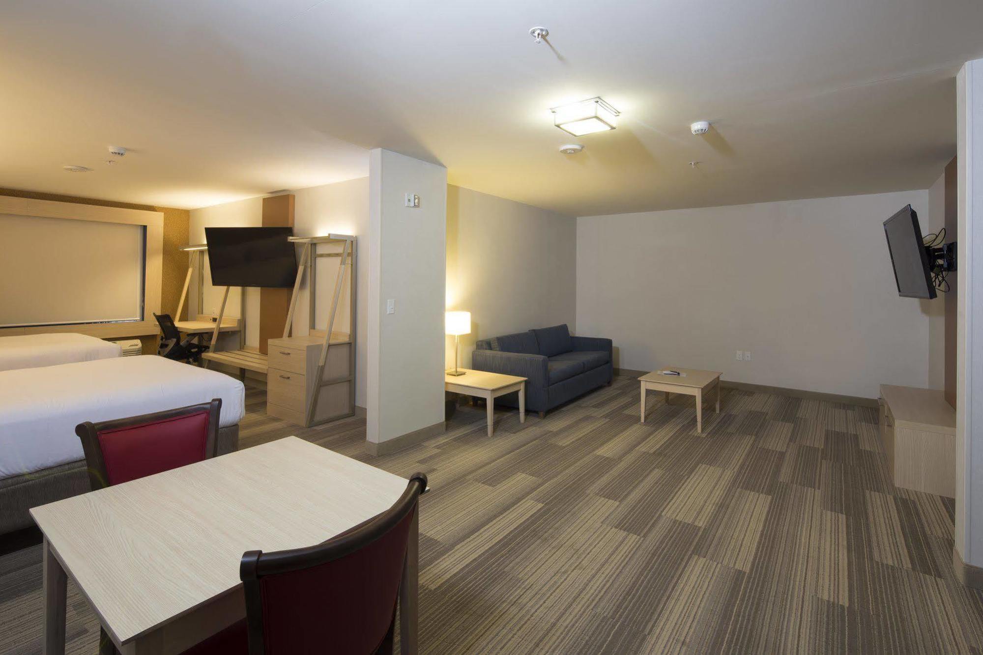 Holiday Inn Express & Suites Alpena - Downtown By Ihg Exterior photo