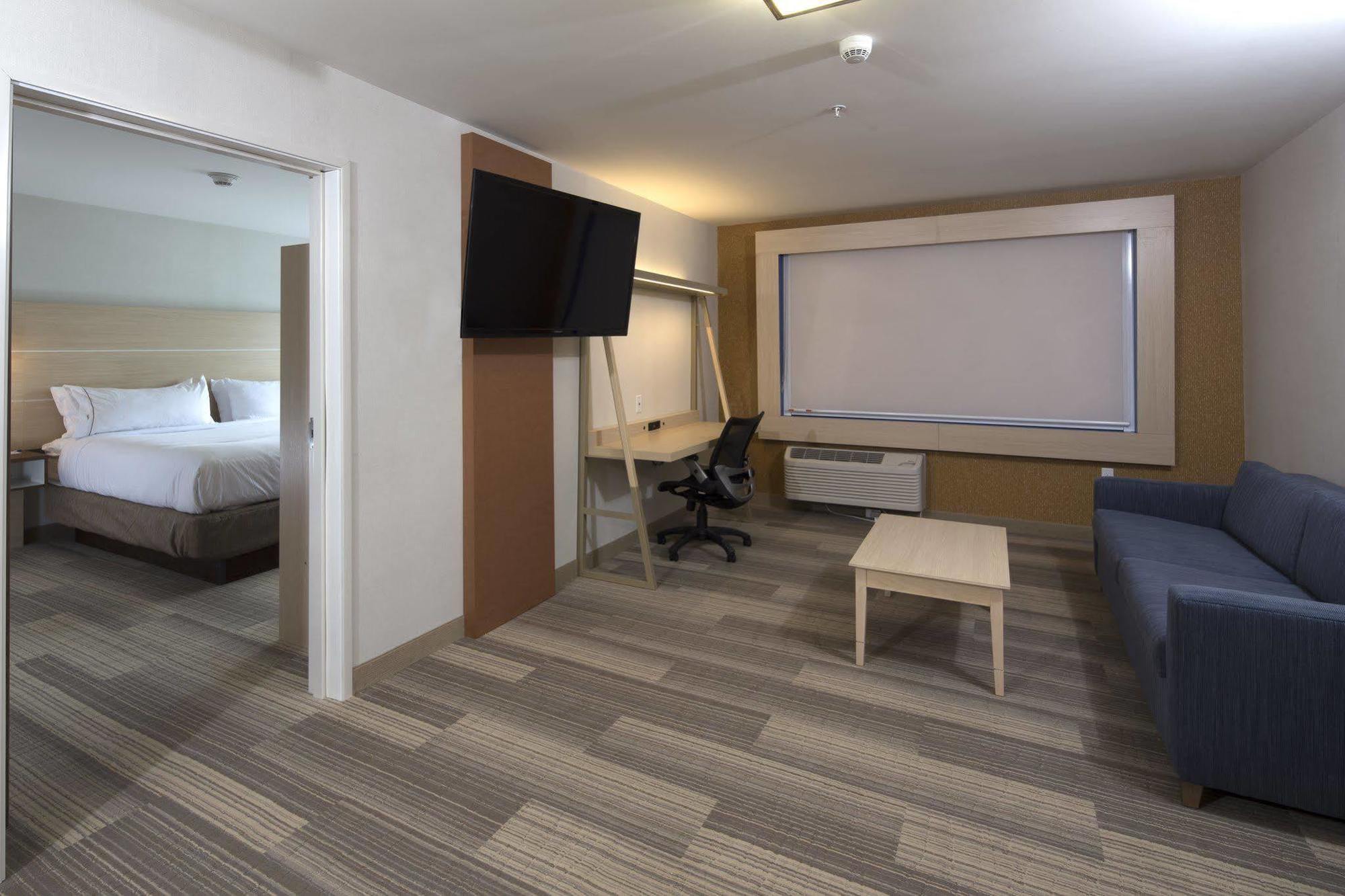 Holiday Inn Express & Suites Alpena - Downtown By Ihg Exterior photo